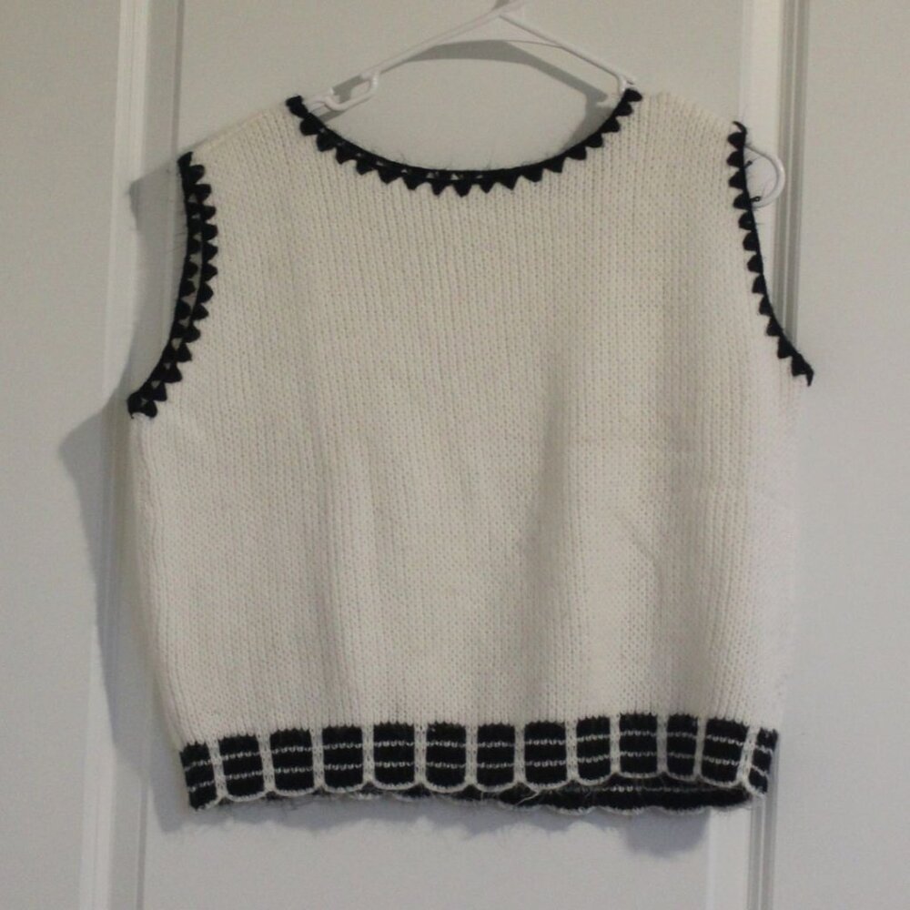 Vintage White Black knit sweater vest Cropped  (No Size) CBK Style Luxury
